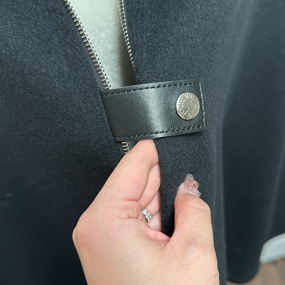 Louis Vuitton Hooded Cape Sz 36 - Picture 2 of 8
